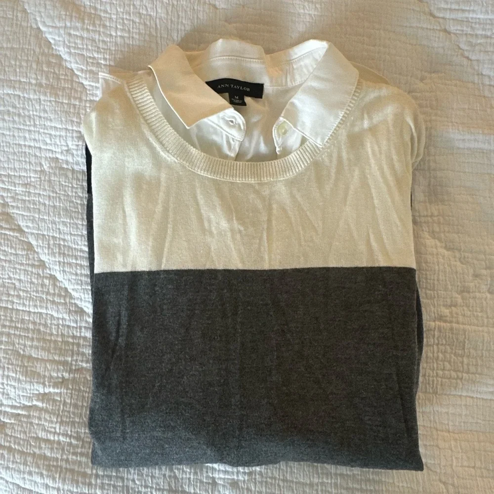 Ann‎ Taylor Gray and Black Colorblock top